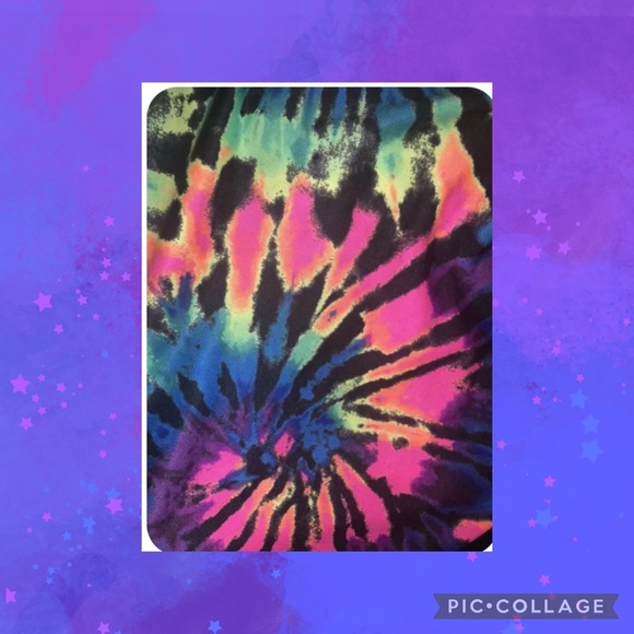 Victoriaβs Secret PINK RAINBOW Tie Dye
Ultimate Shorts And Tank Top NWT - Picture 4 of 10